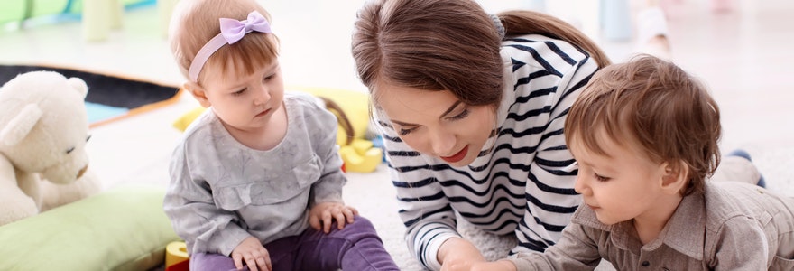 garde d’enfants à domicile